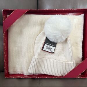Chic Cream Knit Beanie and Scarf Set - Nine West